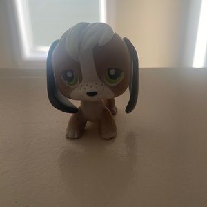 littlest pet shop (lps dog) good material had a few markings/scratches